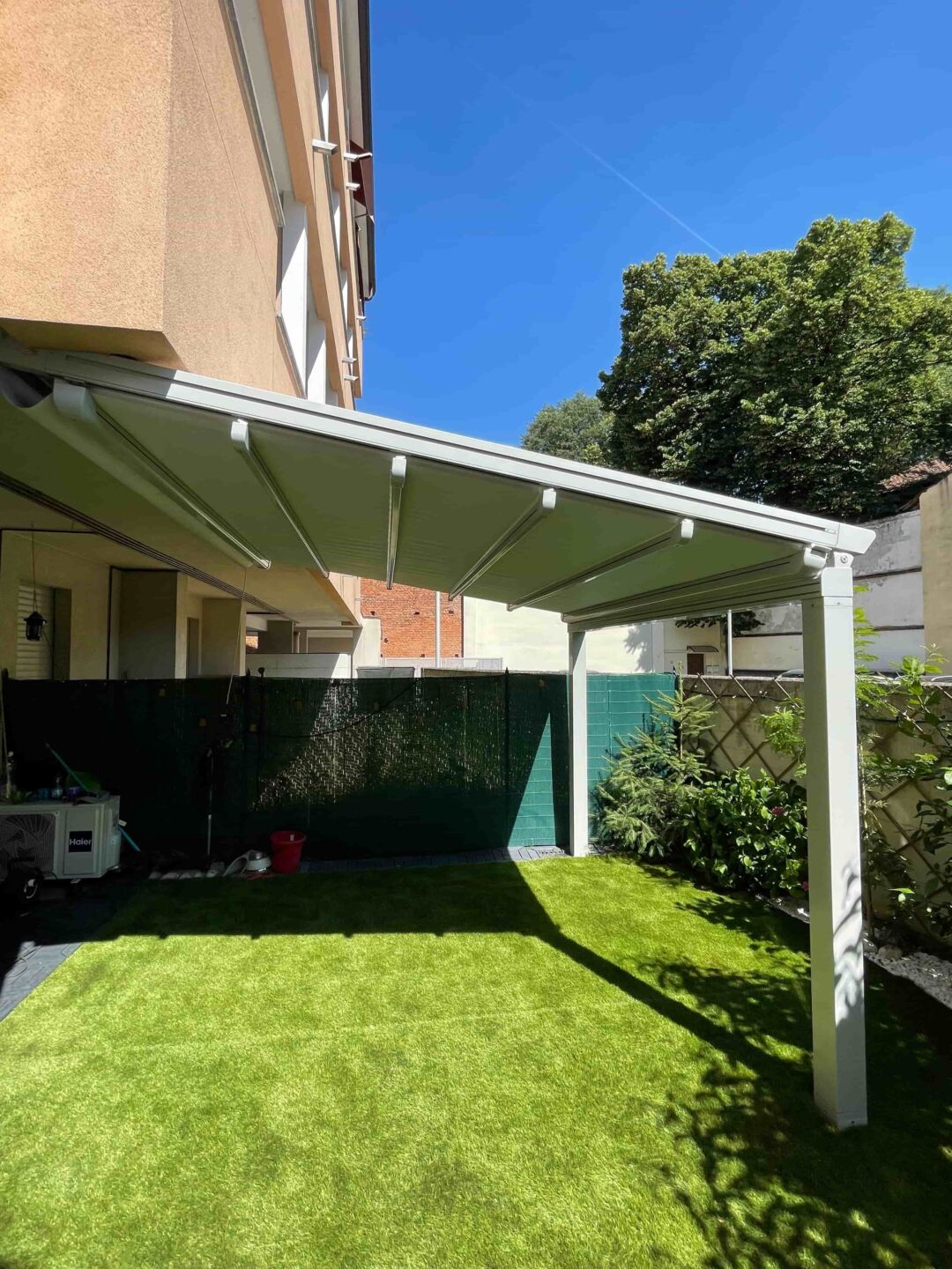 Pergola addossata Openhouse installata ad Abbiategrasso